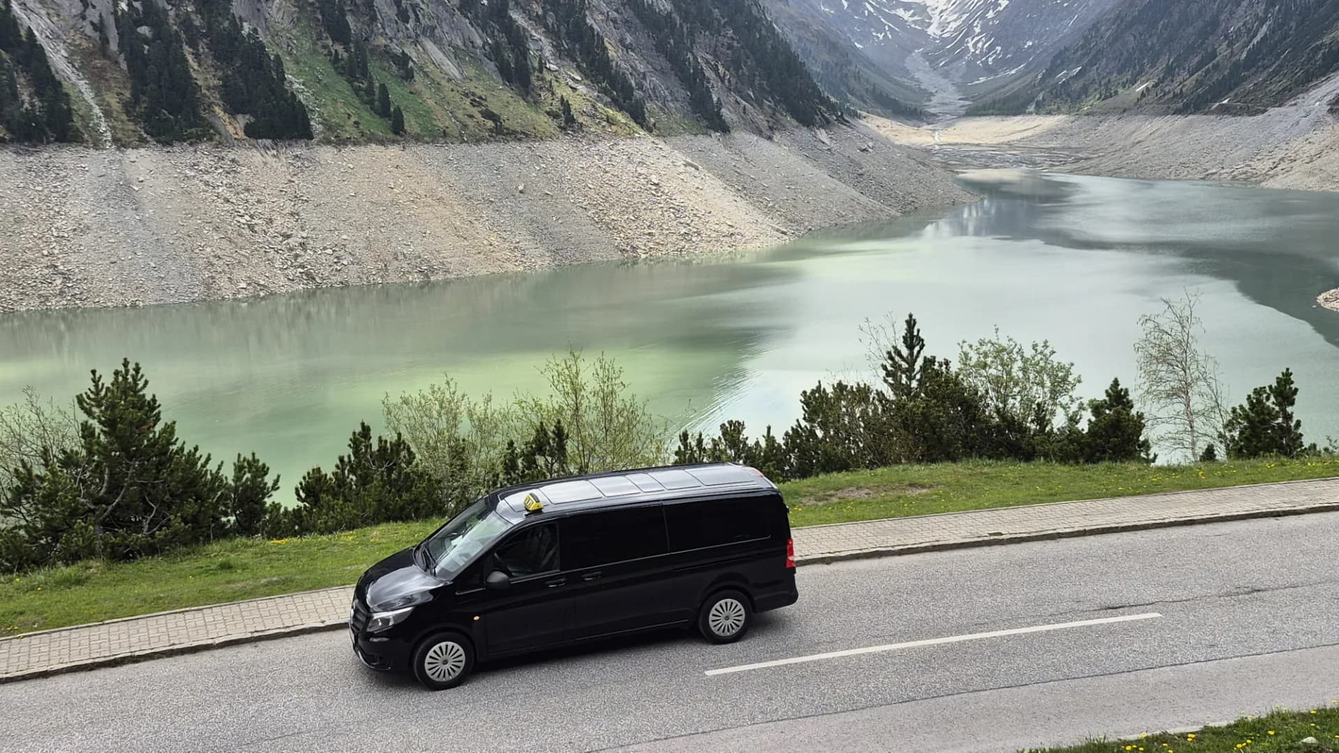 Taxi Ziller Mercedes Vito am Schlegeis Stausee im Zillertal